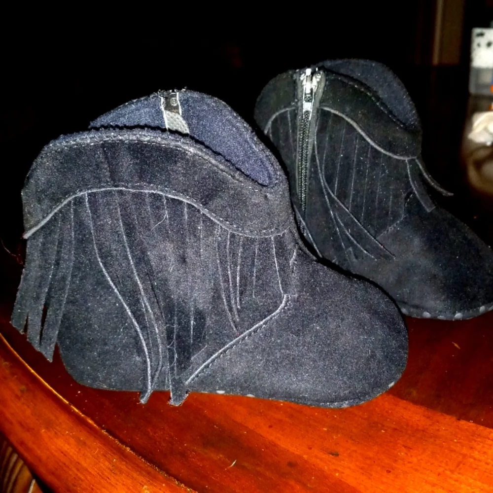 FRINGE MOCCASINS